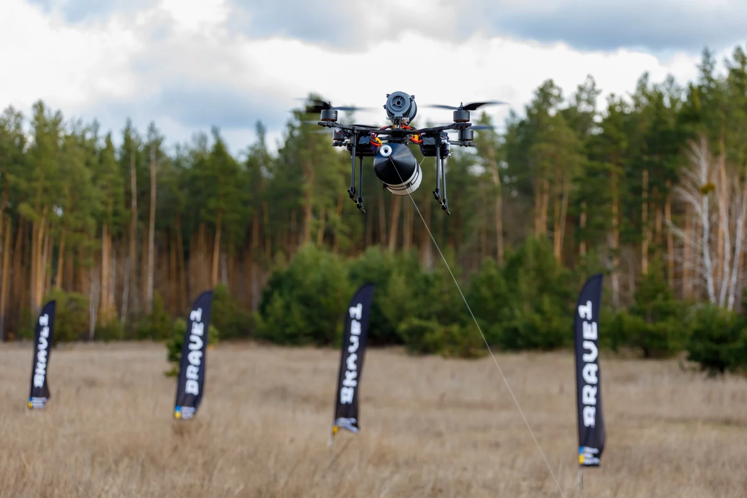 Prueba de un dron FPV con control de fibra óptica. Ilustración: Brave1