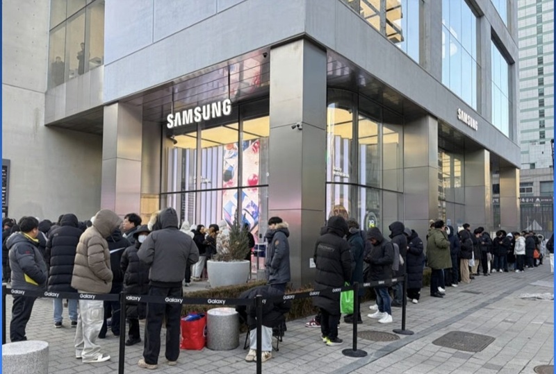 Samsung Galaxy Z TriFold en estado plegado