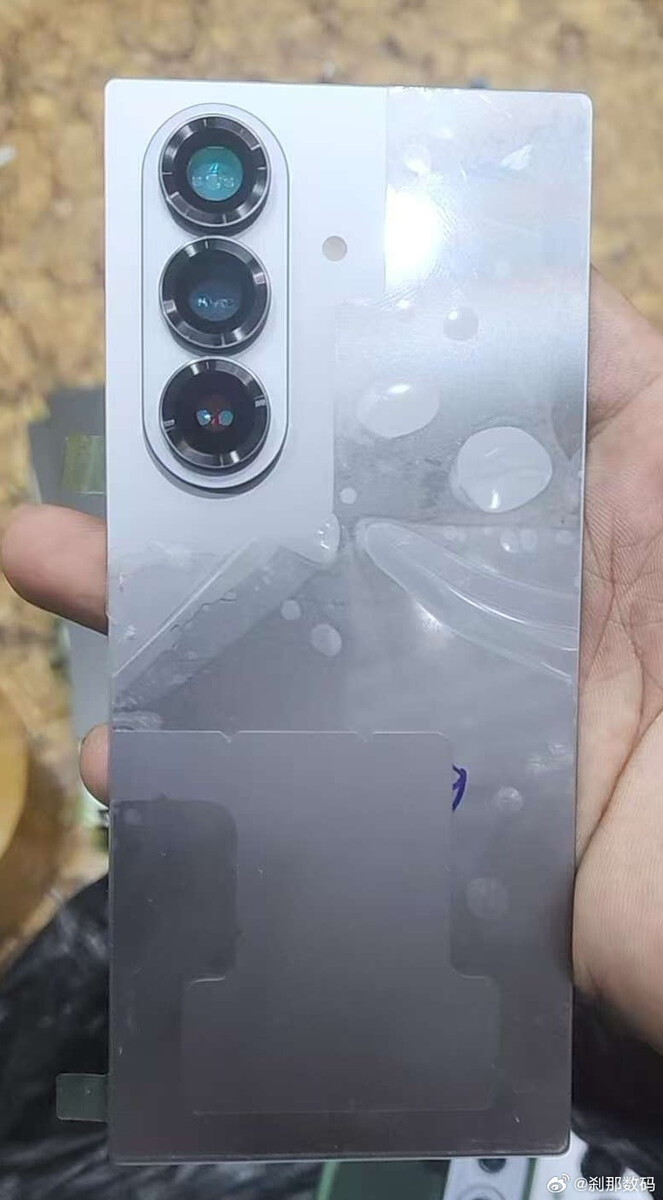 Cámara en la parte trasera del Samsung Galaxy Fold7 Cámara en la parte trasera del Samsung Galaxy Fold7