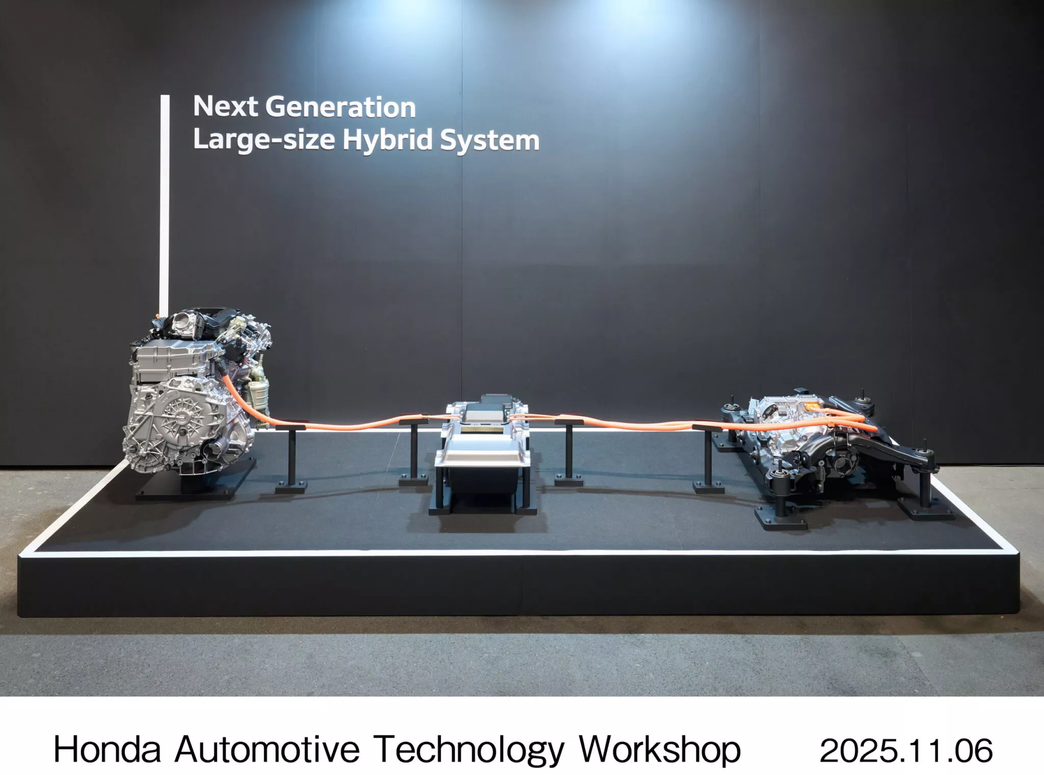 Presentación del nuevo V6 híbrido en un evento de Honda