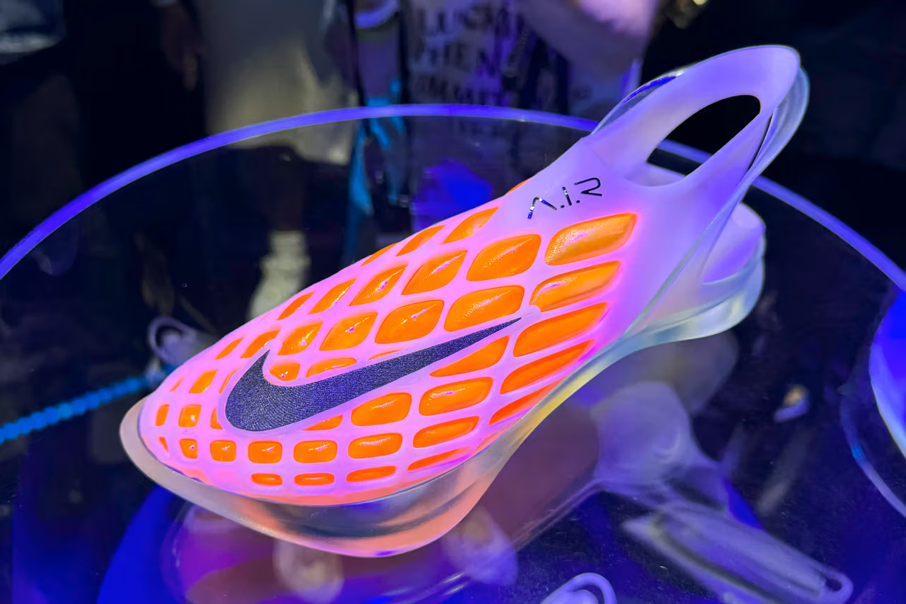 Nike ha utilizado la inteligencia artificial para desarrollar una colección de zapatillas A.I.R. para atletas profesionales de cara a los Juegos Olímpicos de París.-6 Nike ha utilizado la inteligencia artificial para desarrollar una colección de zapatillas A.I.R. para atletas profesionales de cara a los Juegos Olímpicos de París.-6