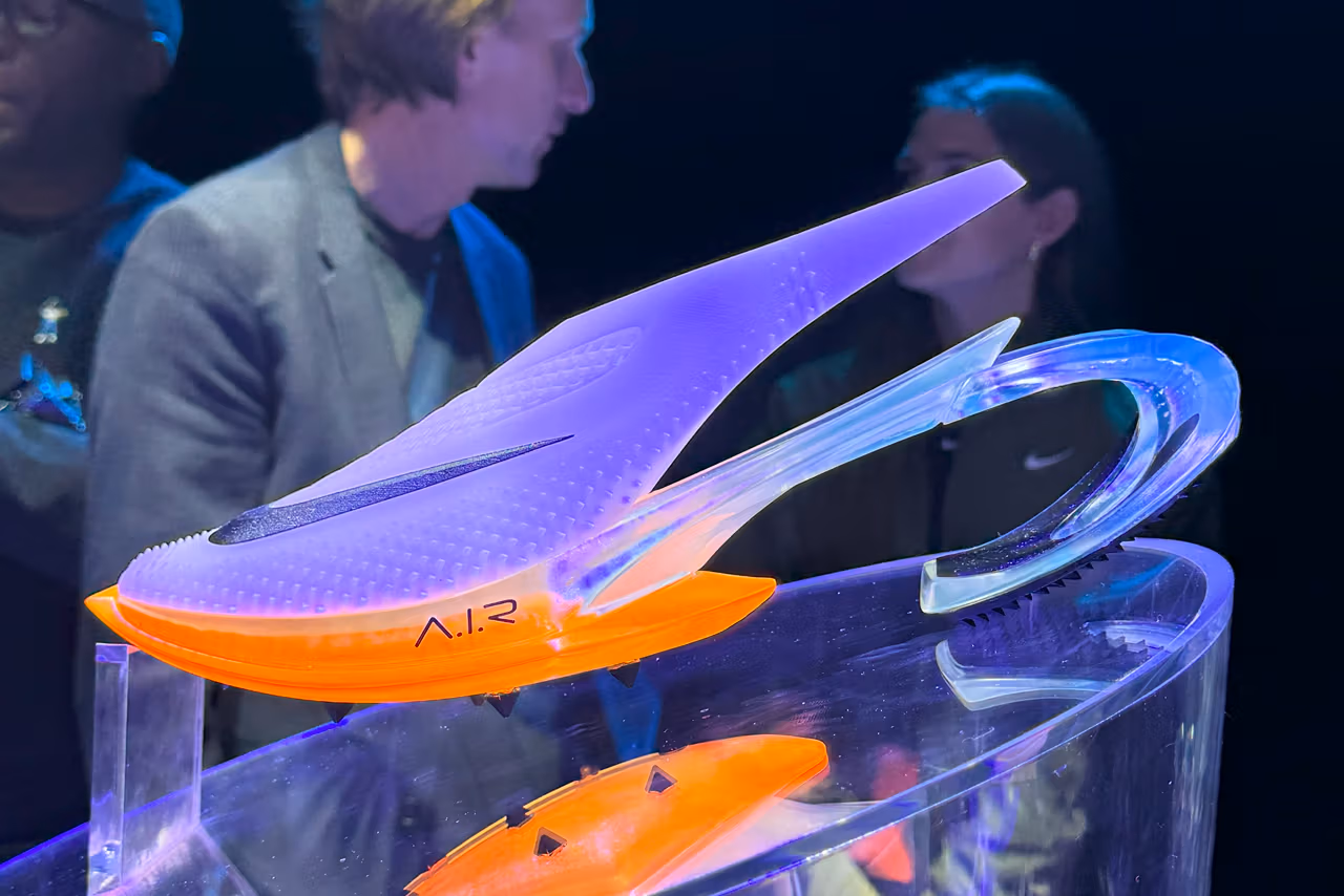 Nike ha utilizado la inteligencia artificial para desarrollar una colección de zapatillas A.I.R. para atletas profesionales de cara a los Juegos Olímpicos de París.-9 Nike ha utilizado la inteligencia artificial para desarrollar una colección de zapatillas A.I.R. para atletas profesionales de cara a los Juegos Olímpicos de París.-9