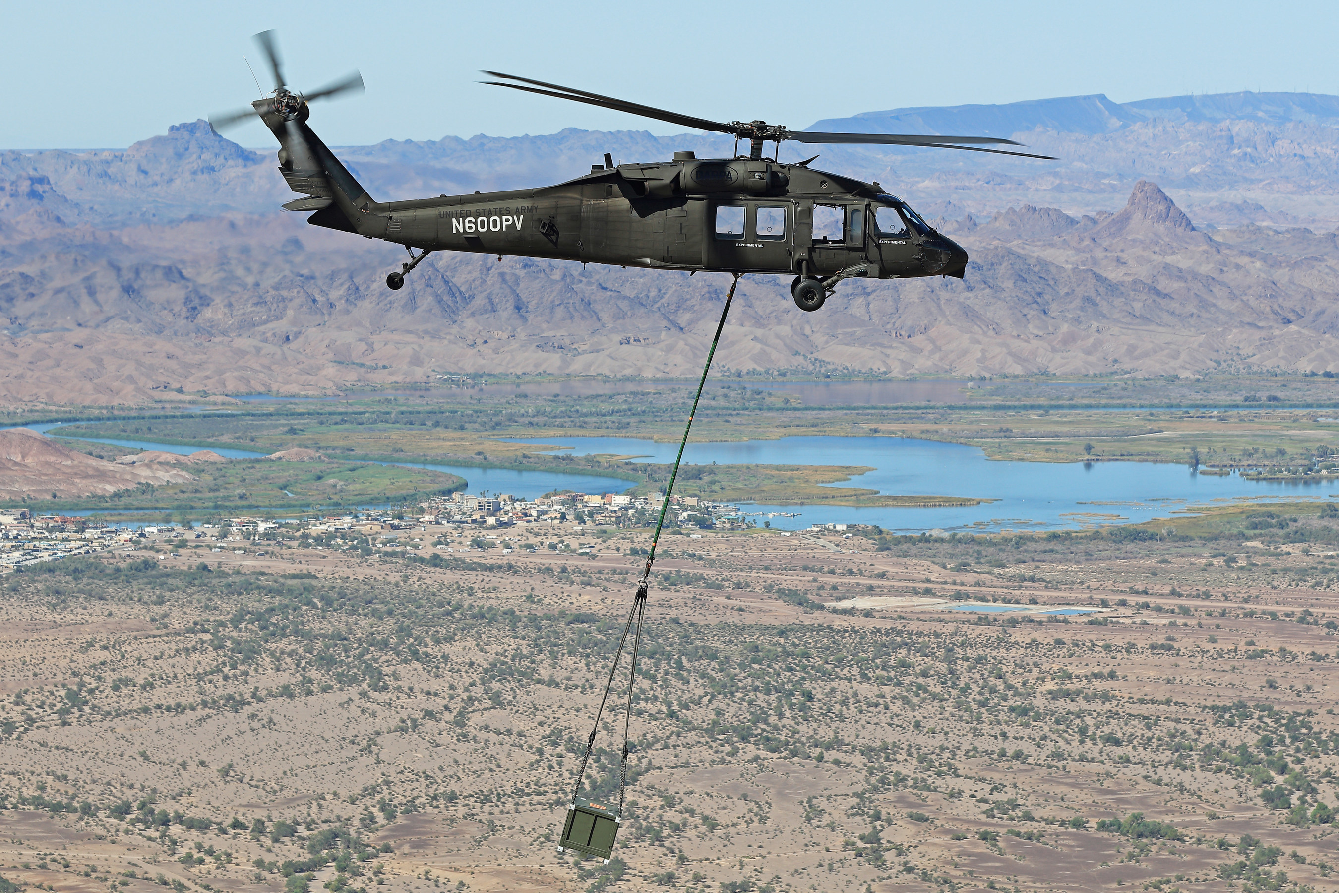 Lockheed Martin convirtió un helicóptero militar Black Hawk en un dron: entregó con éxito un paciente y 1.000 kg de carga Lockheed Martin convirtió un helicóptero militar Black Hawk en un dron: entregó con éxito un paciente y 1.000 kg de carga