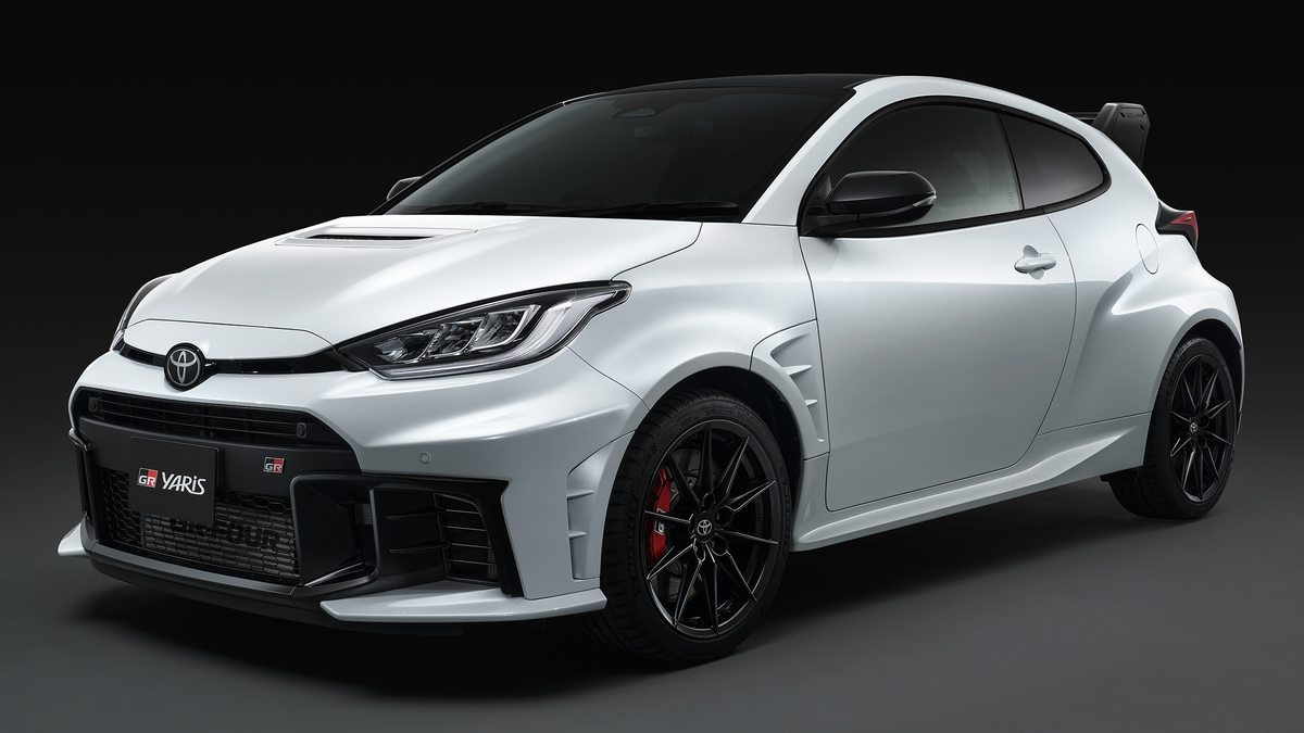 Toyota GR Yaris azul con modificaciones aerodinámicas