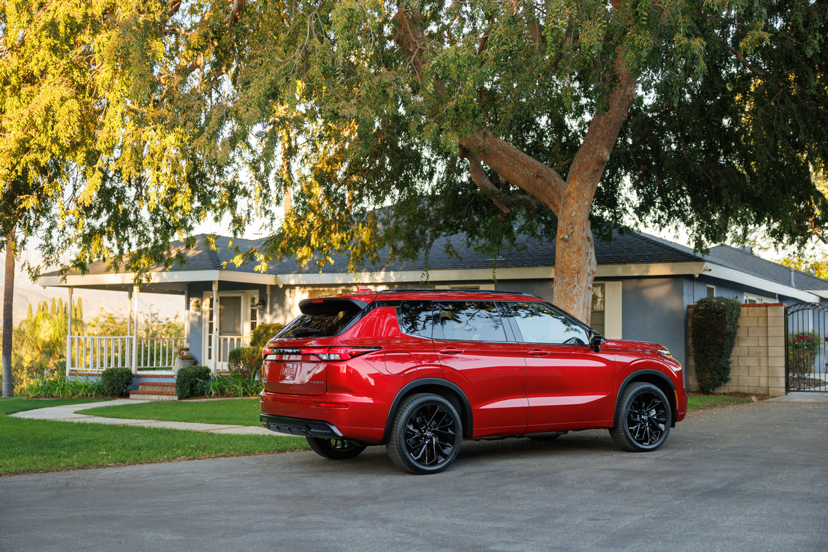 Vista lateral del Nissan Rogue PHEV 2026