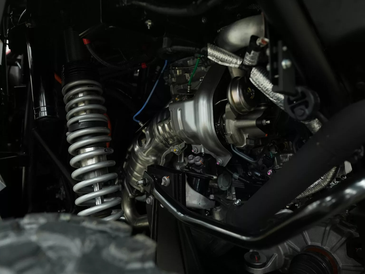 Camuflaje pixelado y techo de Scion 01