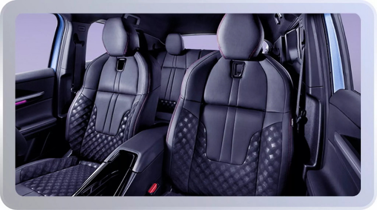 Visión del puesto del conductor en el Perodua QV-E