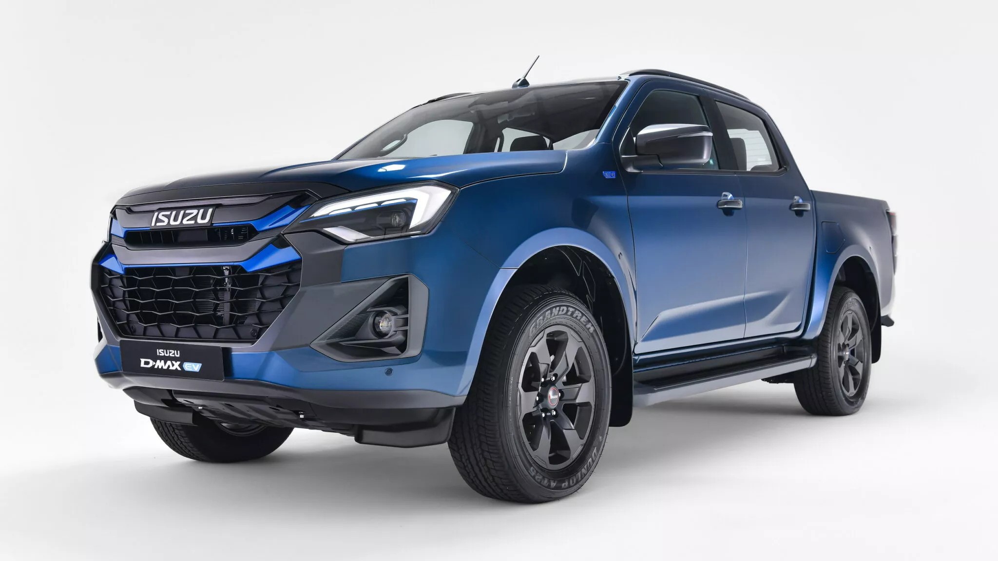 Imagen del Isuzu D-Max EV en Azul Noruego con acentos negros Imagen del Isuzu D-Max EV en Azul Noruego con acentos negros