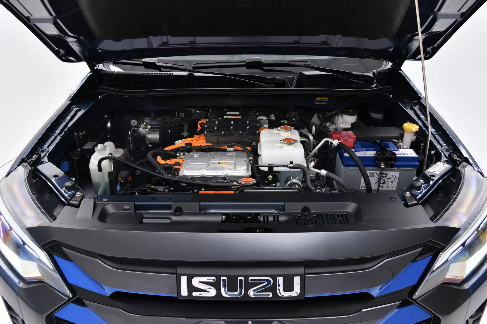 Isuzu D-Max EV en movimiento Isuzu D-Max EV en movimiento