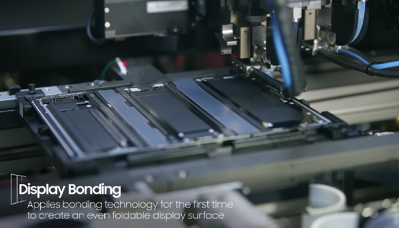 Proceso de ensamblaje del smartphone Galaxy Z TriFold