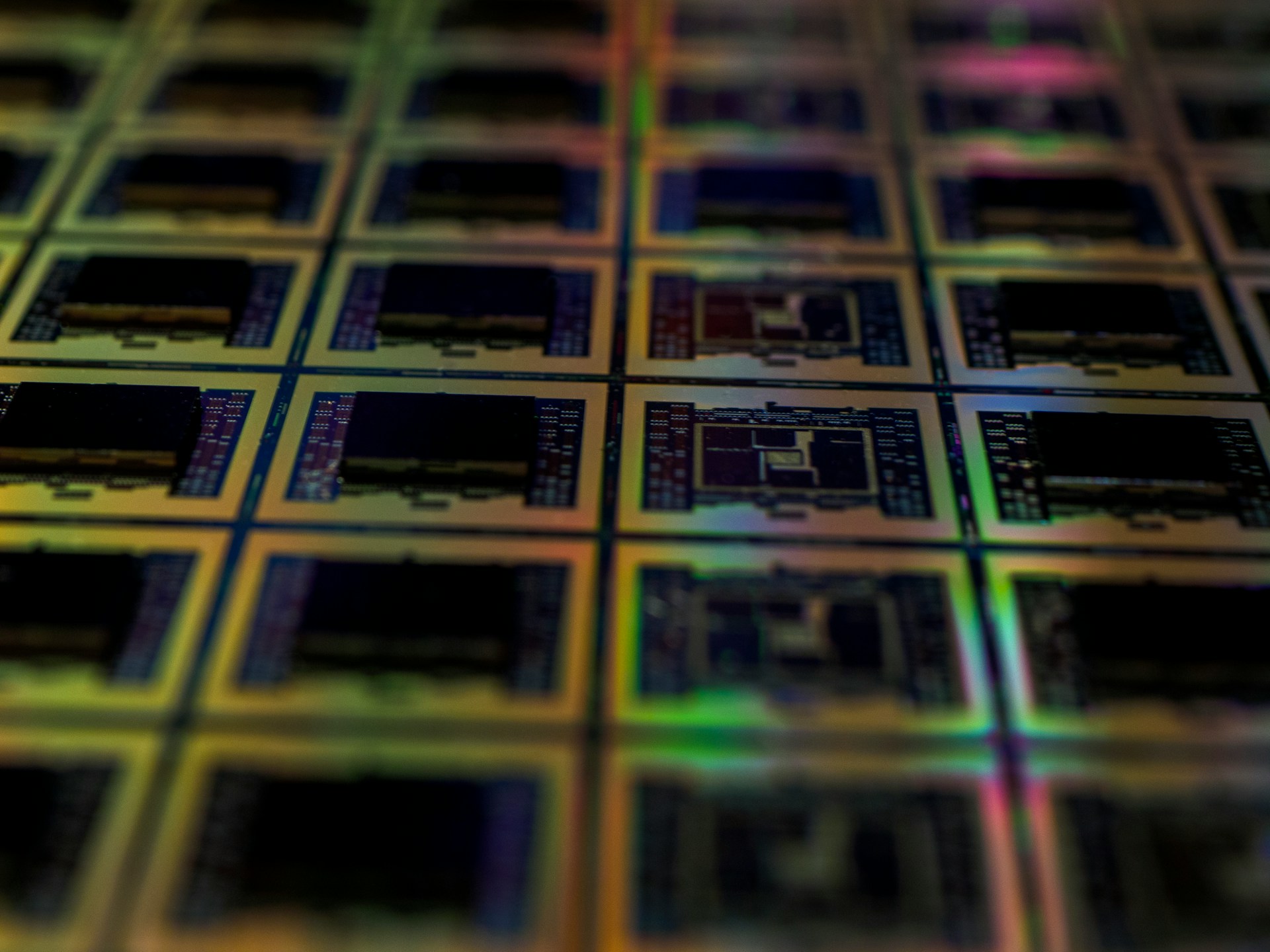 EE.UU. y la UE recurrirán a la inteligencia artificial para encontrar productos químicos alternativos para la producción de chips