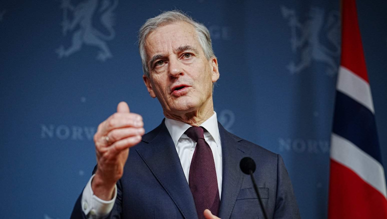 Йонас Гар Стьоре на пресконференції Прем'єр-міністр Норвегії Йонас Гар Стьоре