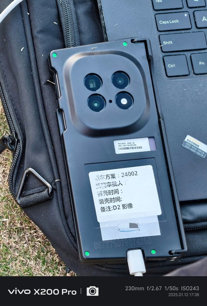 Oppo Find N5 en una carcasa totalmente cerrada Oppo Find N5 en una carcasa totalmente cerrada