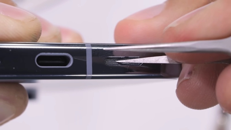 JerryRigEverything prueba el Google Pixel 10 Pro XL