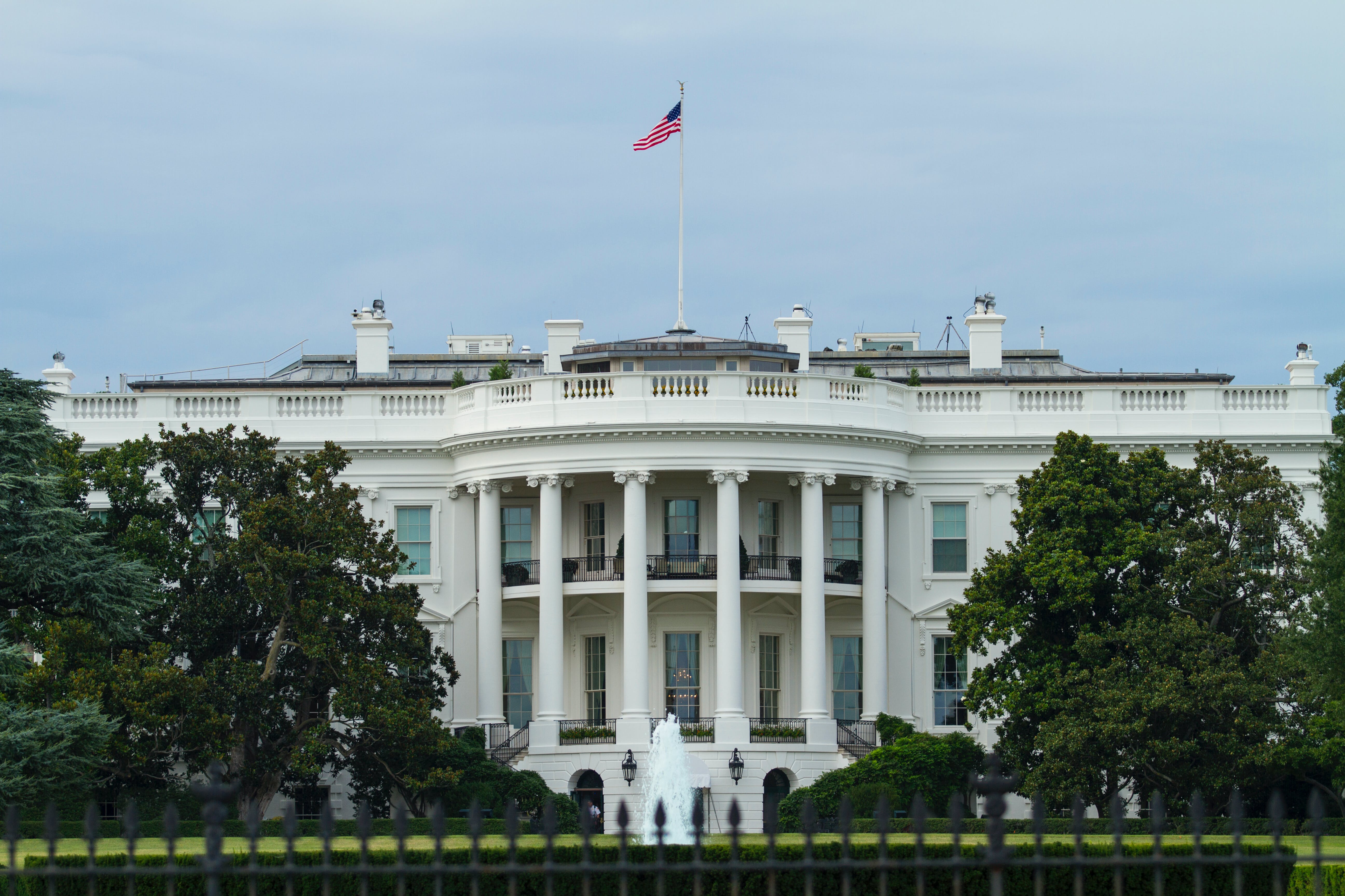 La Casa Blanca pide una ley contra los imbéciles diplomáticos en medio del escándalo de Taylor Swift La Casa Blanca pide una ley contra los imbéciles diplomáticos en medio del escándalo de Taylor Swift