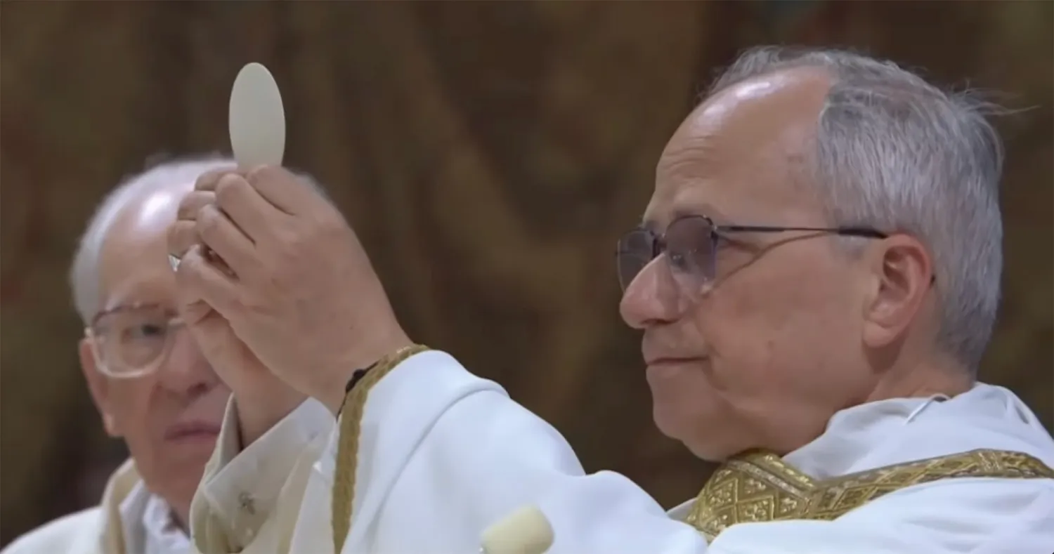 Foto del Papa León XIV con Apple Watch Foto del Papa León XIV con Apple Watch