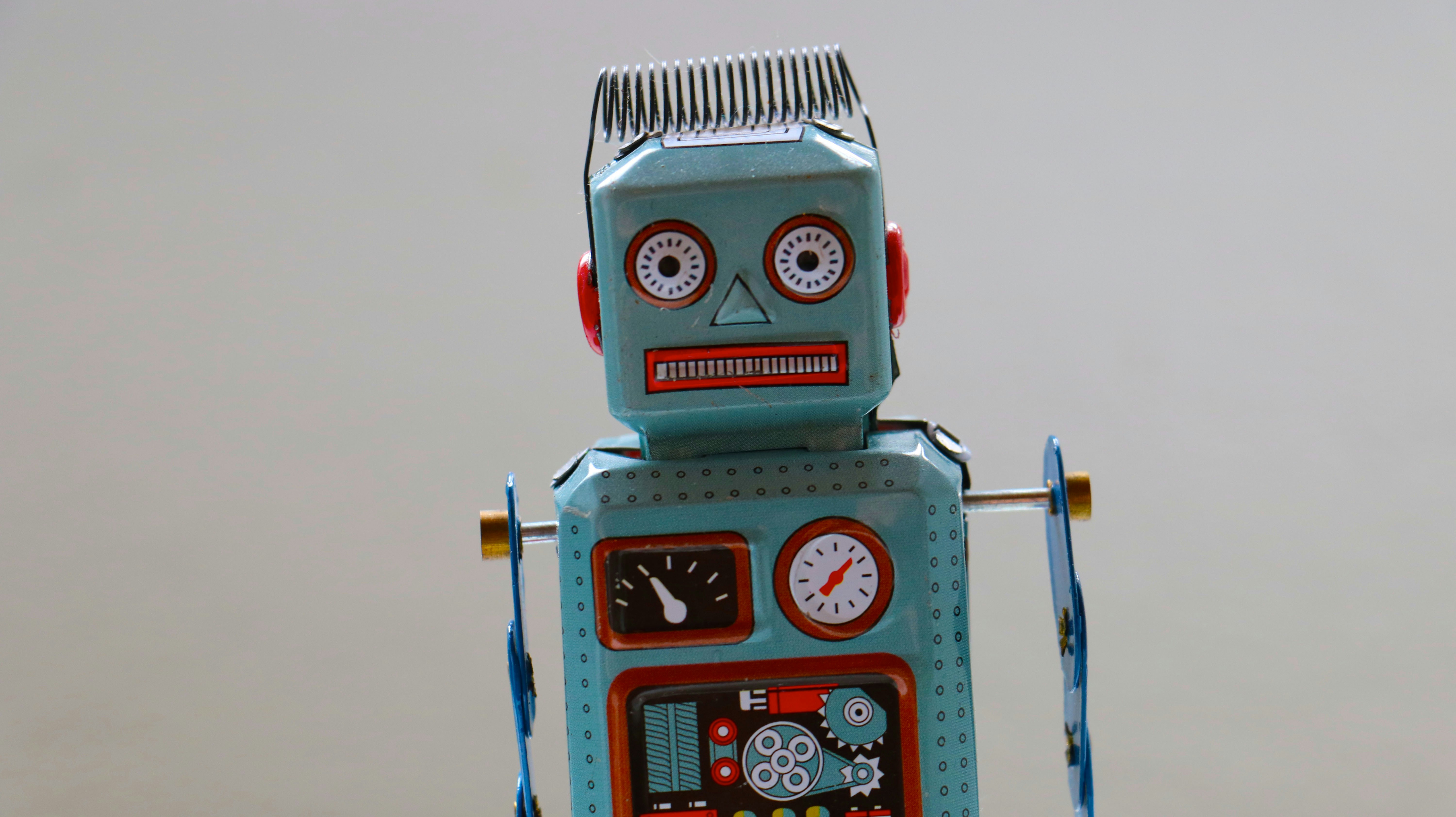 Estudio: El chatbot AMIE de Google mostró más empatía con los pacientes que los médicos reales