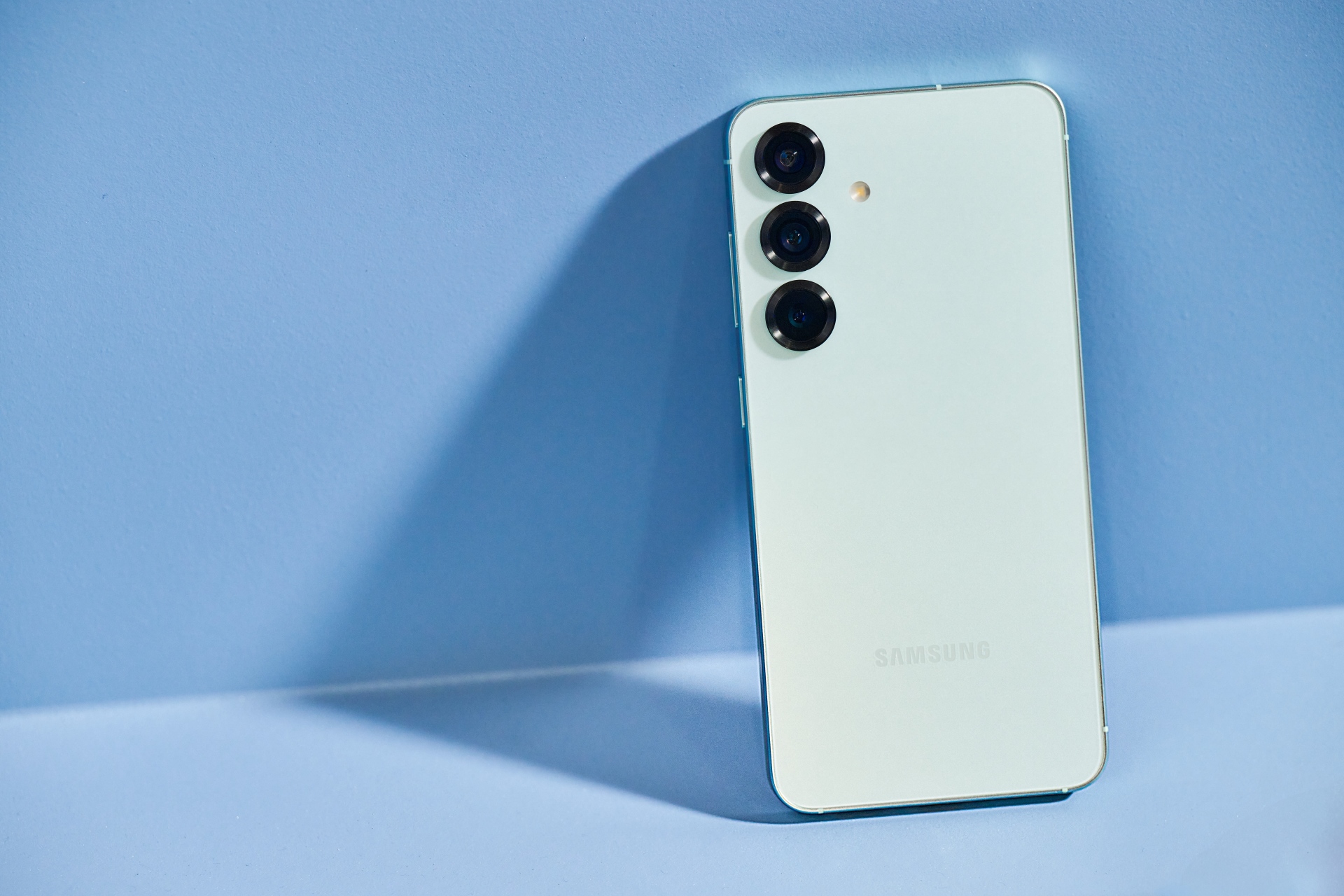 Samsung Galaxy S25+ en color Menta