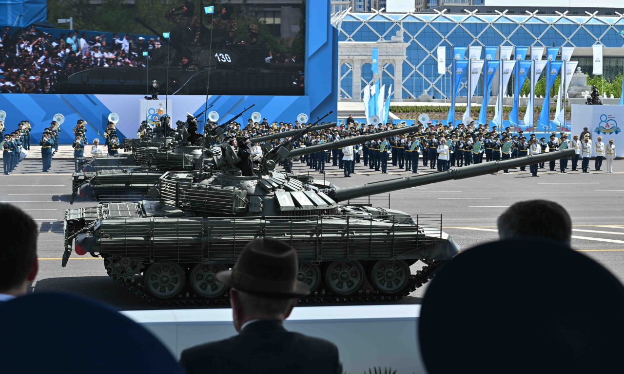 Tanques T-72A modernizados. Ilustración: Andriy Tarasenko