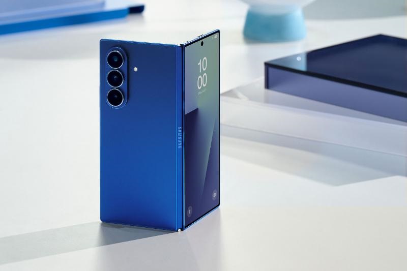 Galería del Samsung Galaxy Z Fold 7 en color azul Galería del Samsung Galaxy Z Fold 7 en color azul