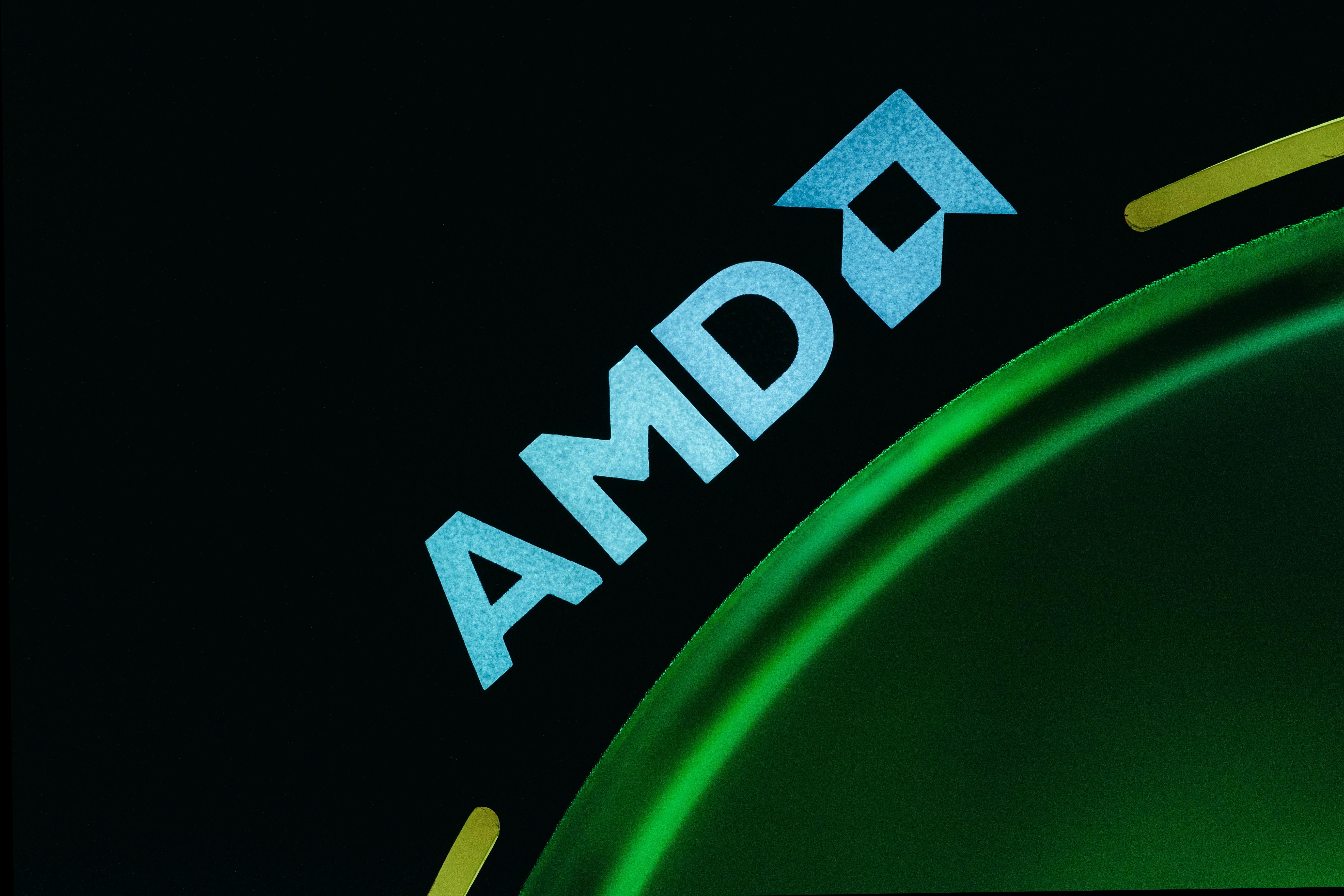 AMD se apunta al mercado de los PC con inteligencia artificial en pugna con NVIDIA e Intel AMD se apunta al mercado de los PC con inteligencia artificial en pugna con NVIDIA e Intel