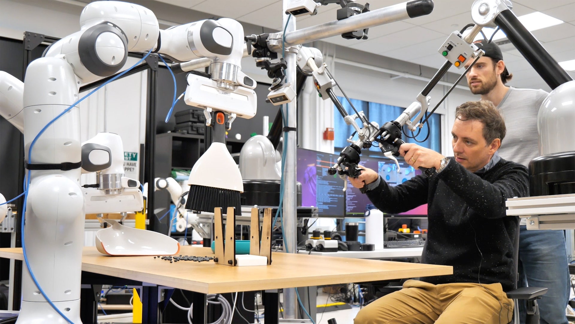 Los robots de Toyota aprenden a hacer tareas copiando las acciones de los humanos