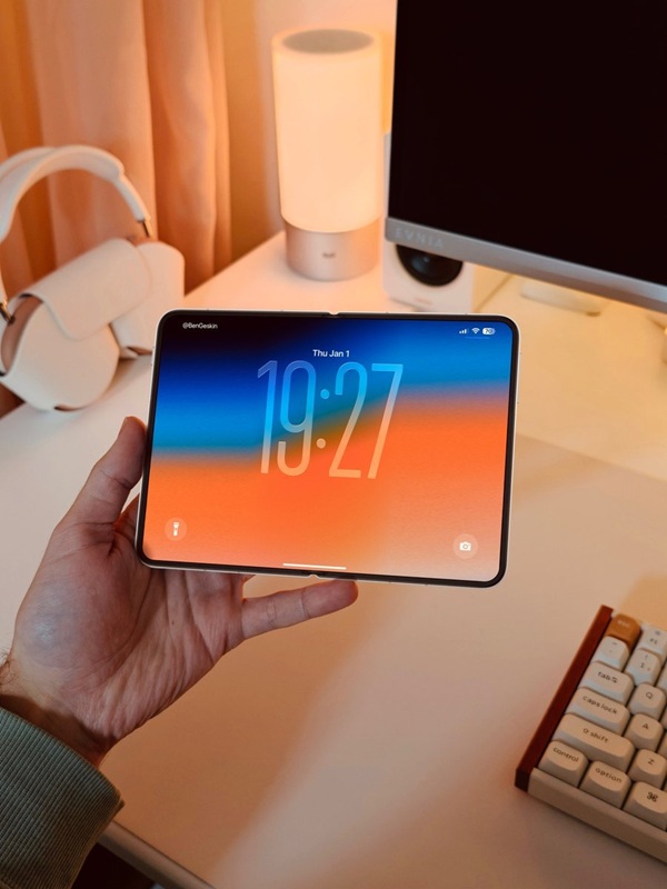 Foto del iPhone Fold en estado plegado