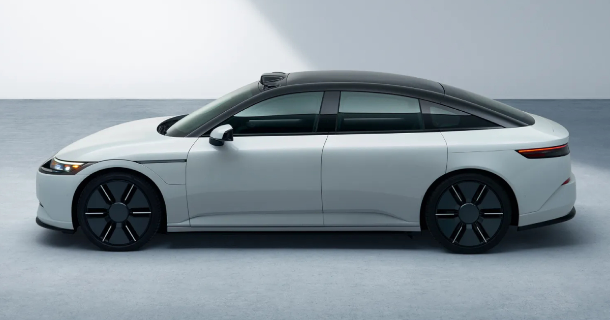 Interior del coche AFEELA con pantalla de juegos