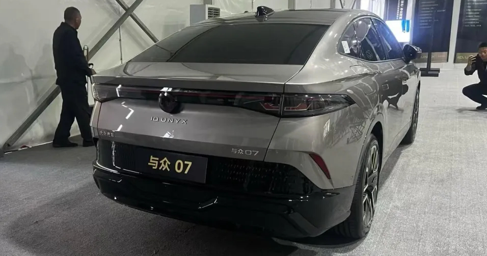 Parte delantera del Volkswagen ID. Unyx 07