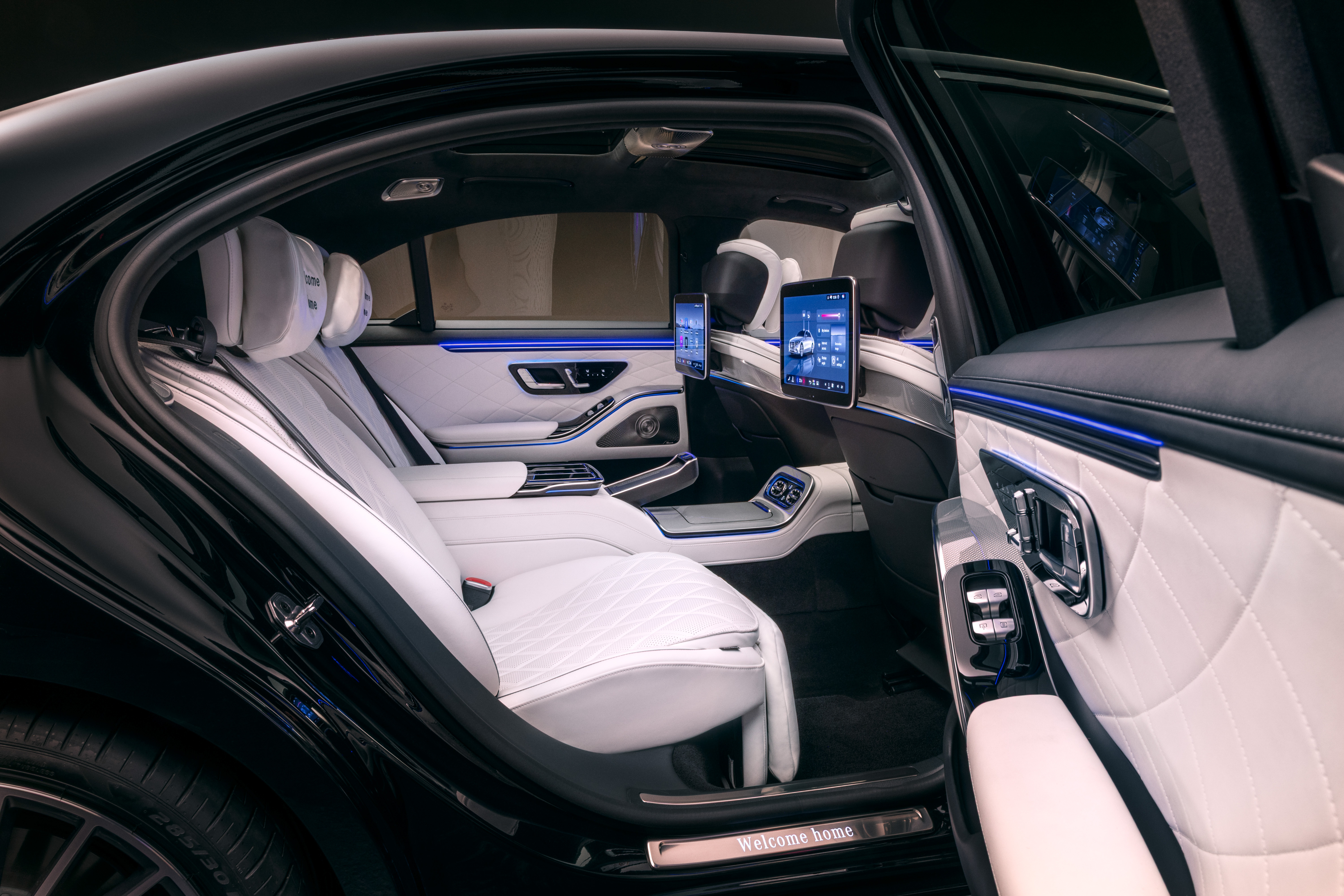 MBUX Superscreen en Mercedes-Benz S-Class 2026