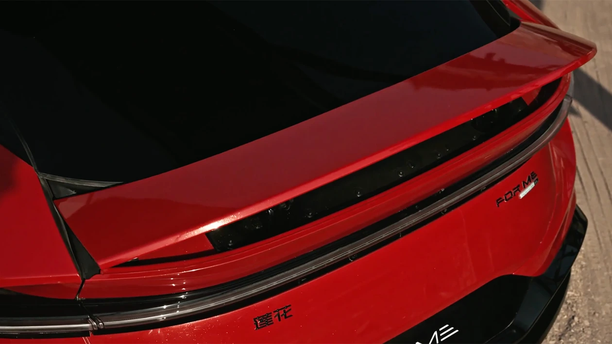 Alerón trasero del híbrido Lotus Eletre 2026