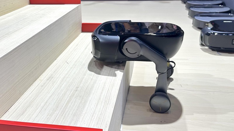 Imagen del robot aspirador Saros Rover en CES 2026