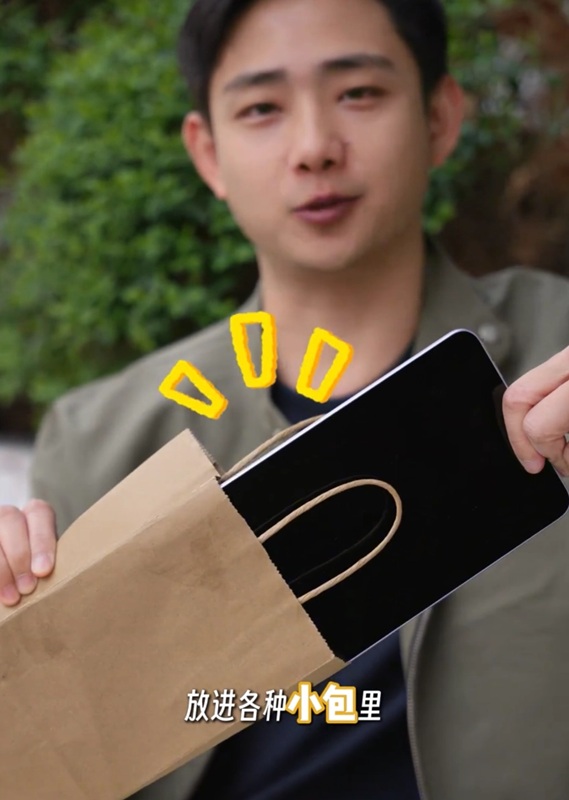 Director de Producto Qiao Jiadong con Oppo Pad Mini