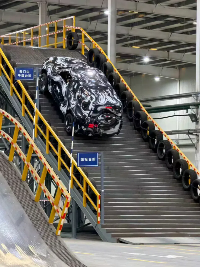 Yangwang U8 en el banco de pruebas