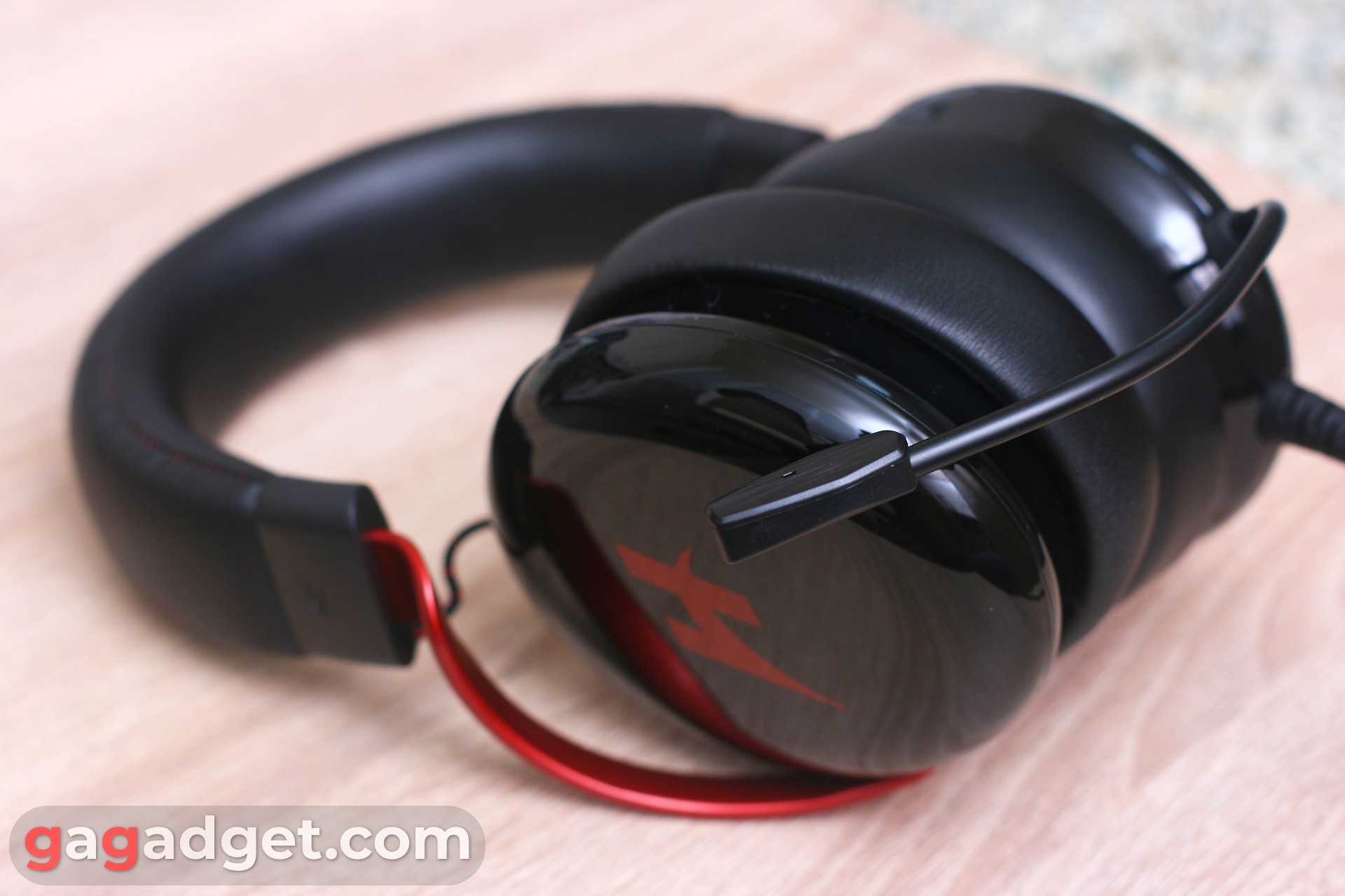 Vista lateral e inferior de Haylou HexStorm G1