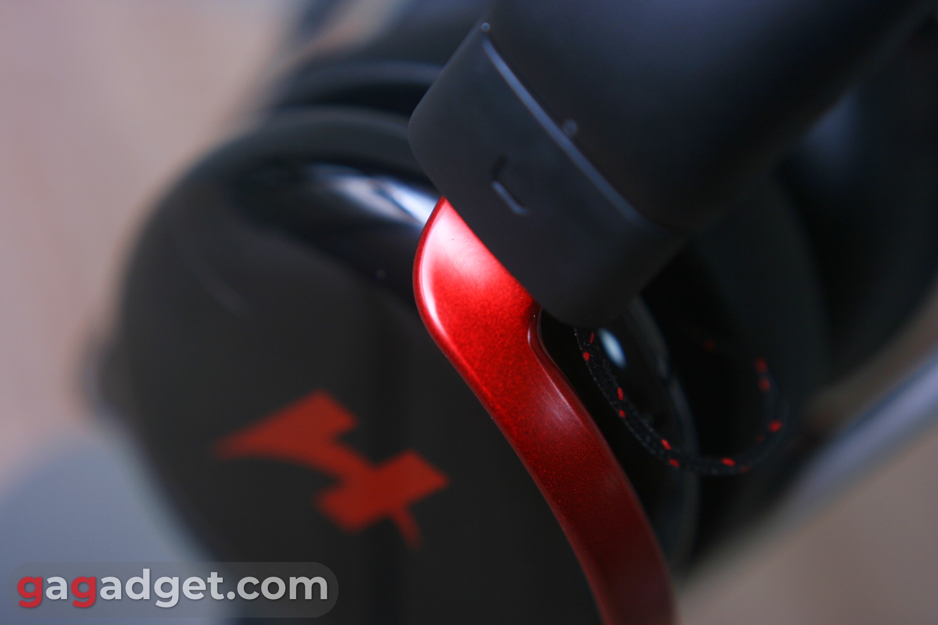 Detalle de las piezas metálicas de Haylou HexStorm G1