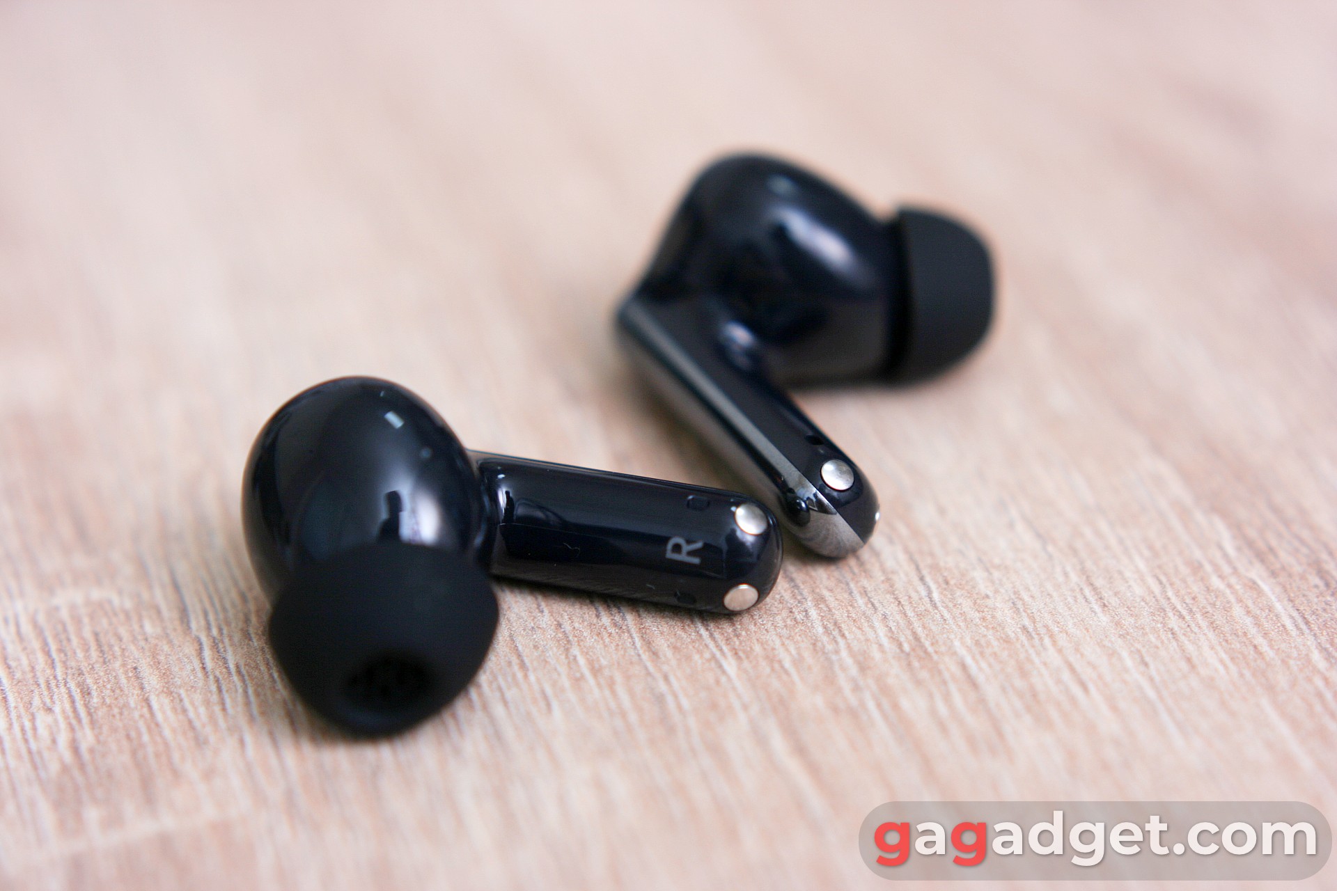 Contactos de carga de los auriculares Haylou FlowBuds N55