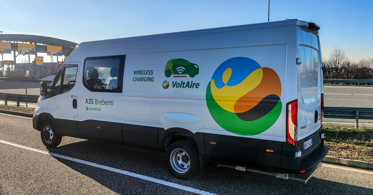 Iveco eDaily con carga inalámbrica dinámica y estática en la ruta Brebemi