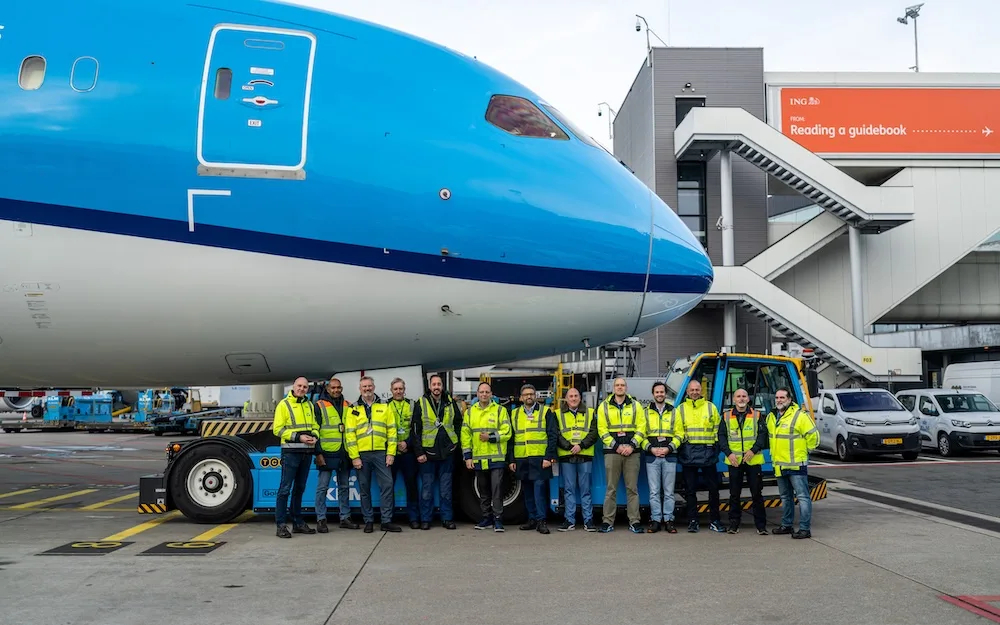 Remolque de aviones por el nuevo tractor