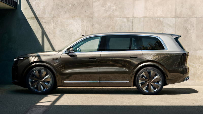 Nueva generación Li Auto L9 Livis desde el lado