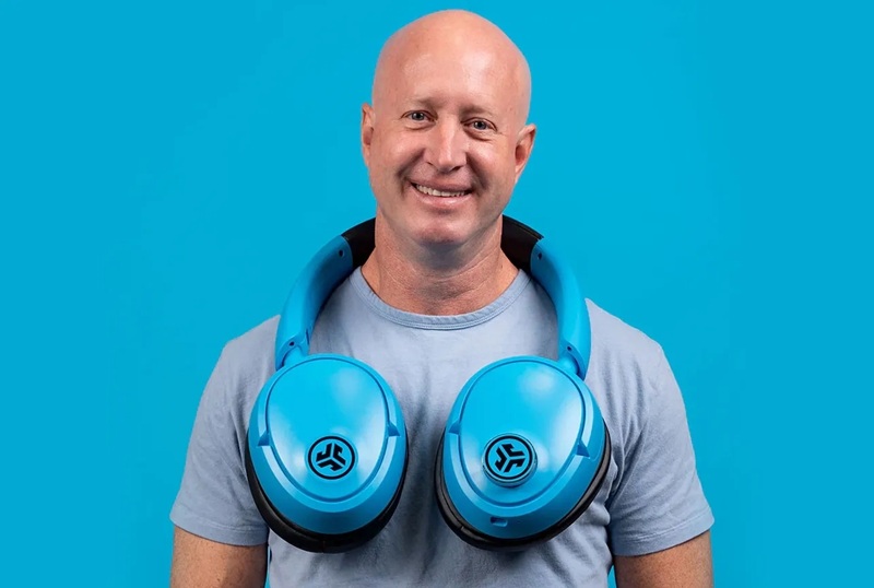 Altavoces y almohadillas del JLab Blue XL